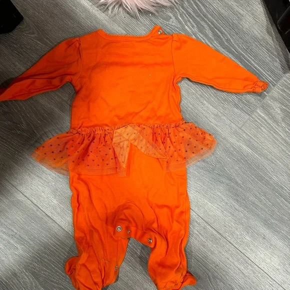 (2) worn once Carter’s fall/Halloween onesies (size 6M) - Picture 4 of 5